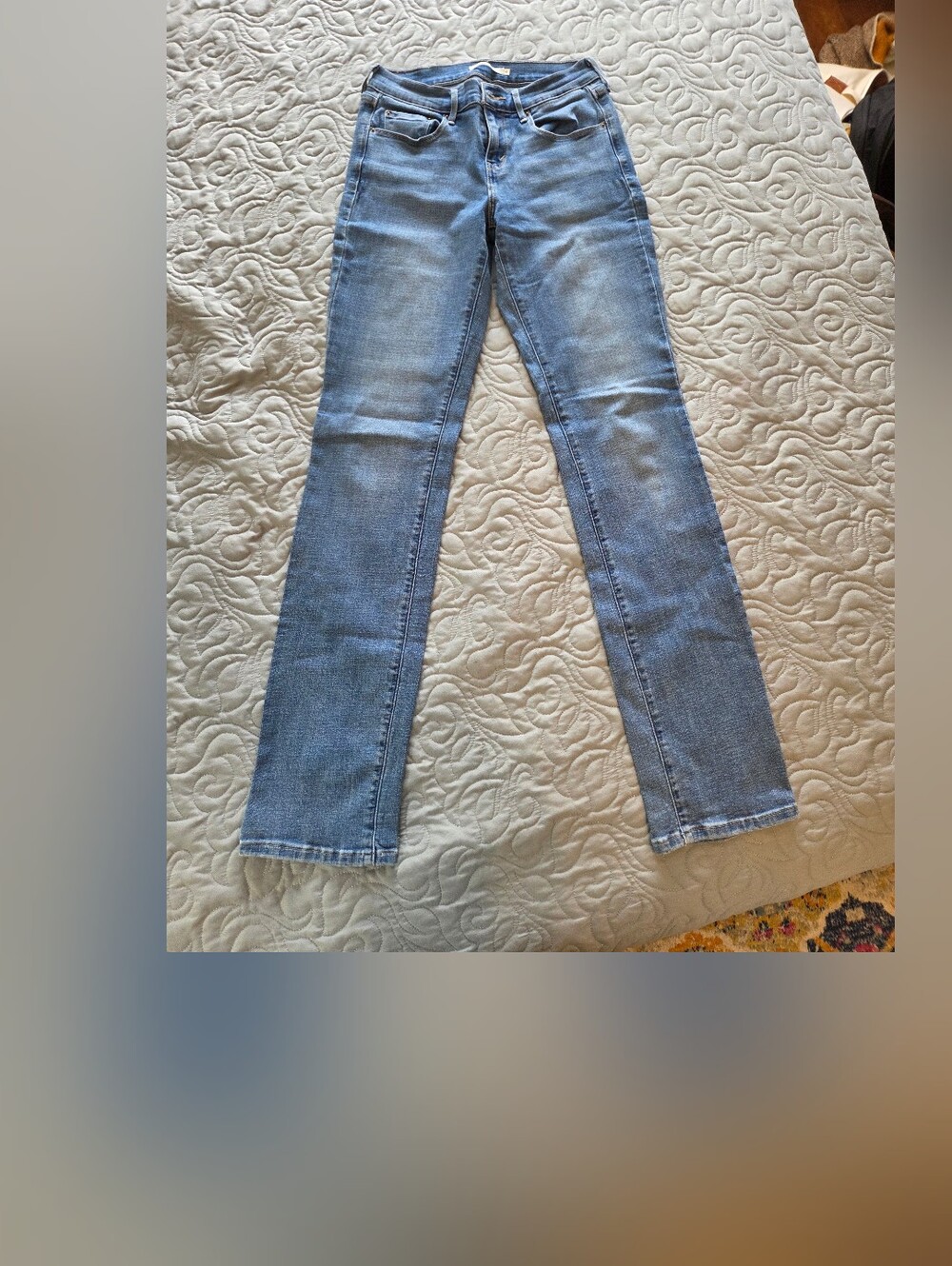 Levi's 505 Women's Straight-Leg Light Blue Wash. Size 4